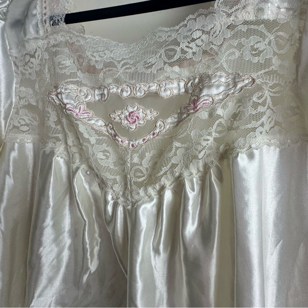 Lisa Steven’s White Vintage Satin Lace Embroidered 1/2Sleeves Ladies Nightgown S - Picture 8 of 15